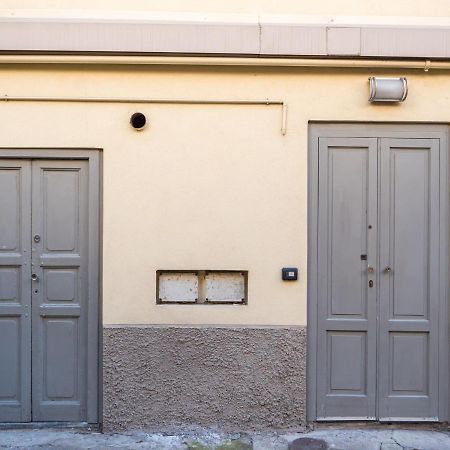 The Best Rent - Studio Nearby Sant'Agostino Metro Milan Bagian luar foto