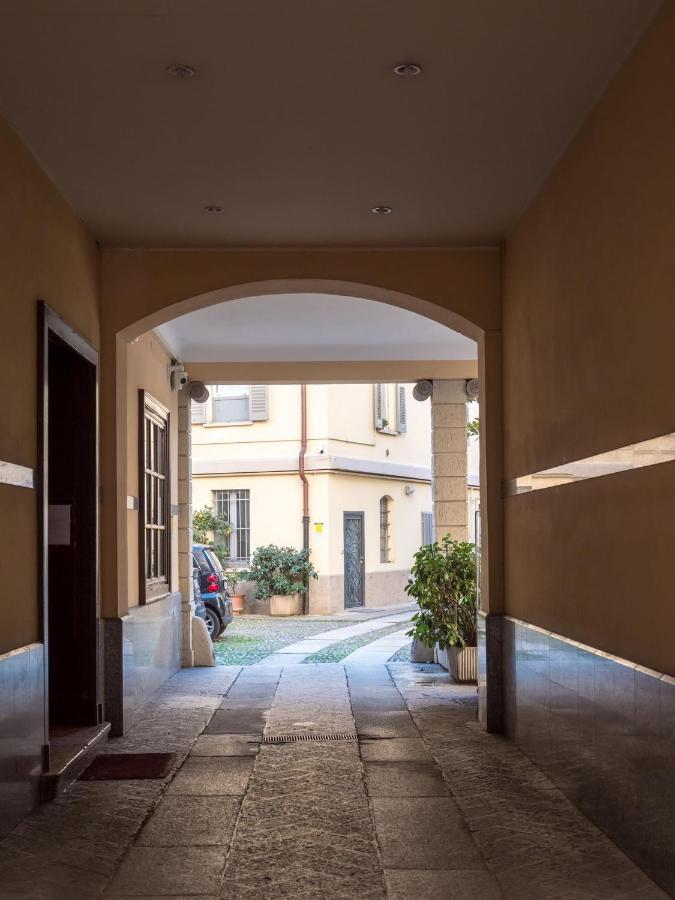 The Best Rent - Studio Nearby Sant'Agostino Metro Milan Bagian luar foto
