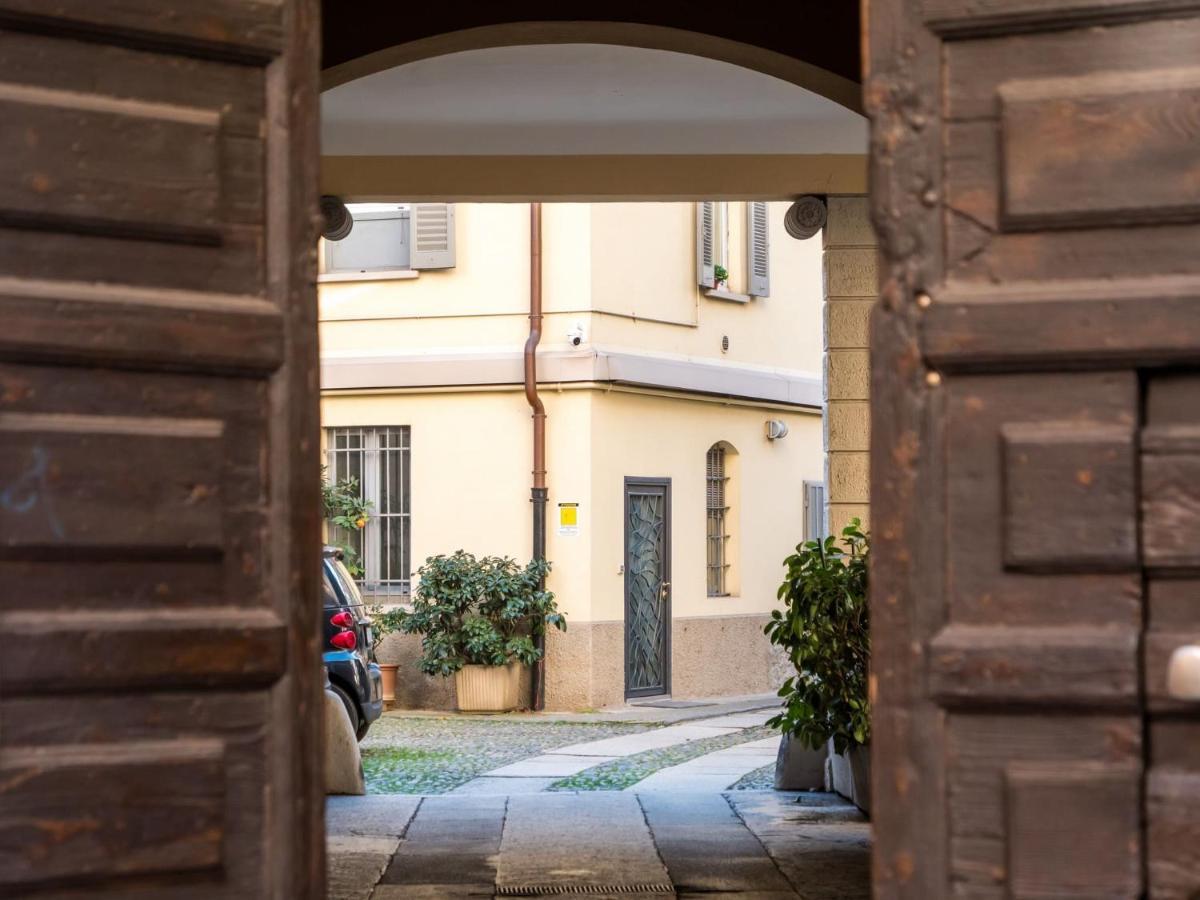The Best Rent - Studio Nearby Sant'Agostino Metro Milan Bagian luar foto